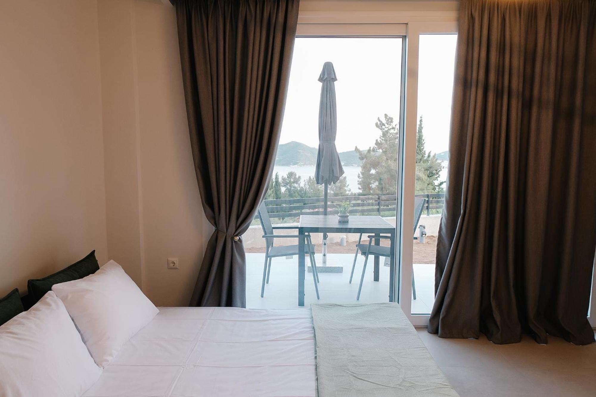 Aquarama Suites Nea Iraklitsa Bagian luar foto